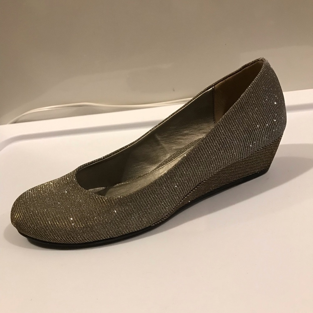 CL by Laundry Wedge Shoe. Size: 7